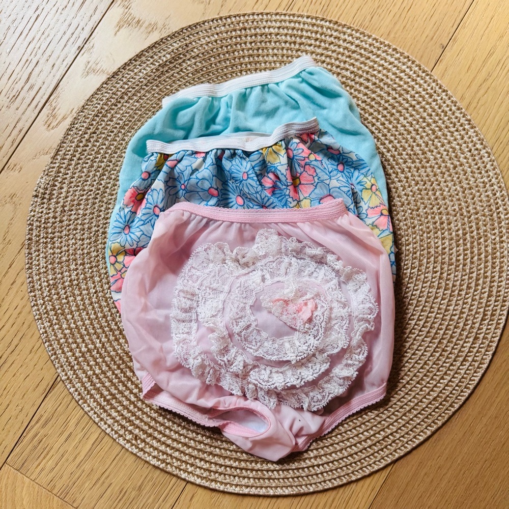 Vintage 70s Floral and Lace Girls Bloomers Set - Excellent condition